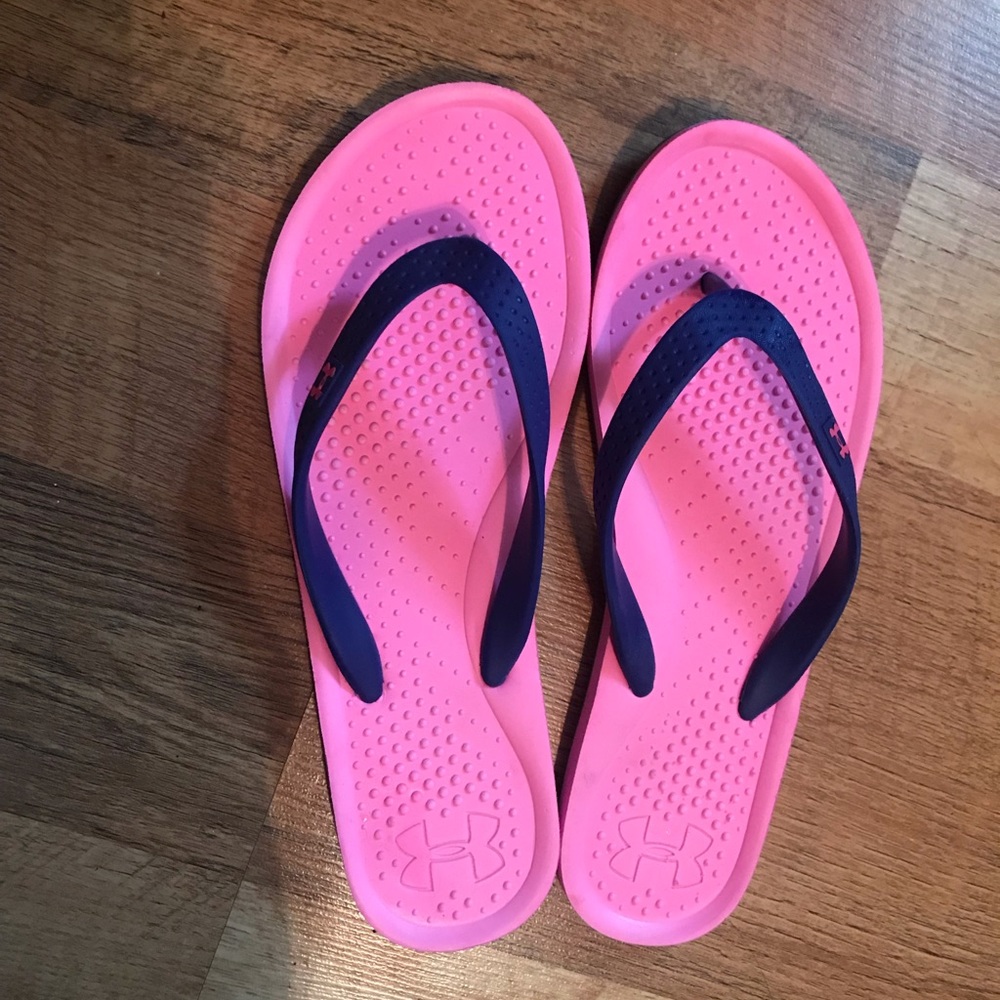 Women’s 6/7 Under Armour Flip Flops